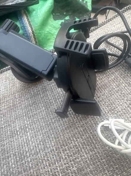 Photo of free Phone holder&cables (East dulwich SE22) #3