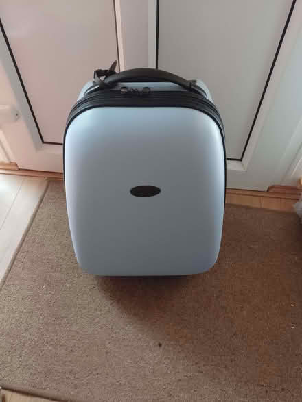 Photo of free Light blue travel case (spaldwick PE28) #1