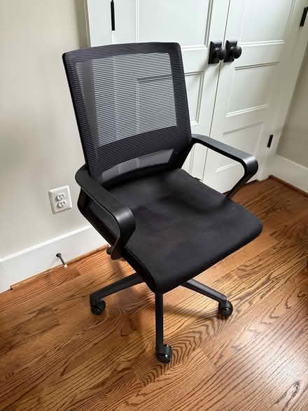 Photo of free Office chairs (Poplar Heights in Falls Church) #1