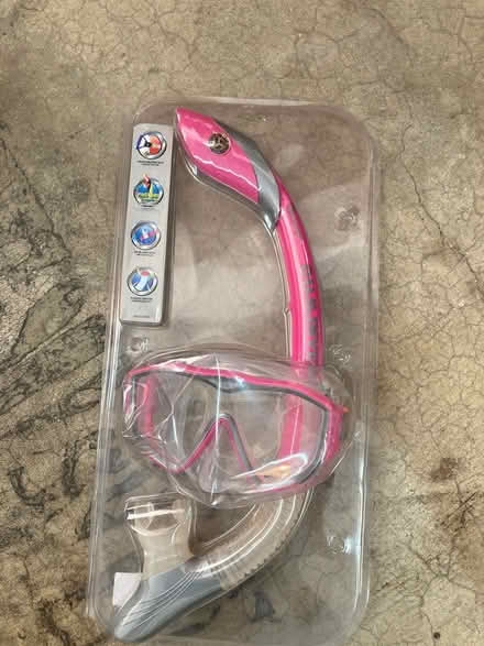 Photo of free Snorkel and goggles new in package (Foothill Boulevard Cupertino) #1