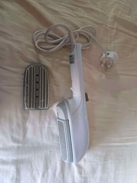 Photo of free steam clothes brush (Wakefield WF1) #1