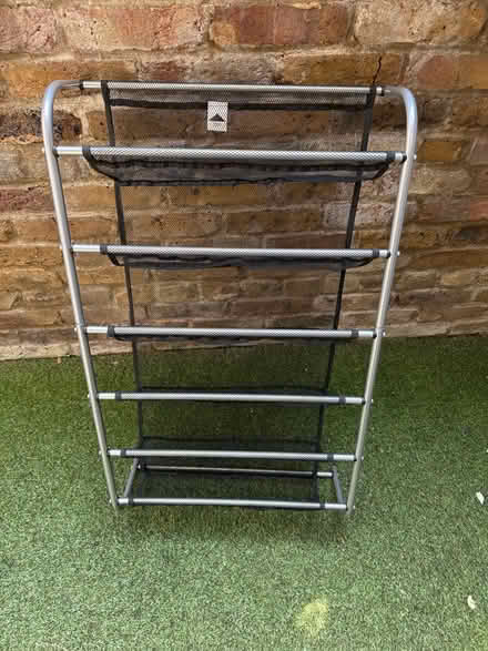 Photo of free Show shelves (Sw10 9uz) #1