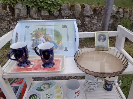 Photo of free Various items on outside shelves (Pathead EH37) #3