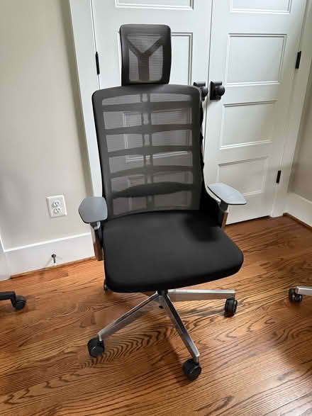 Photo of free Office chairs (Poplar Heights in Falls Church) #2
