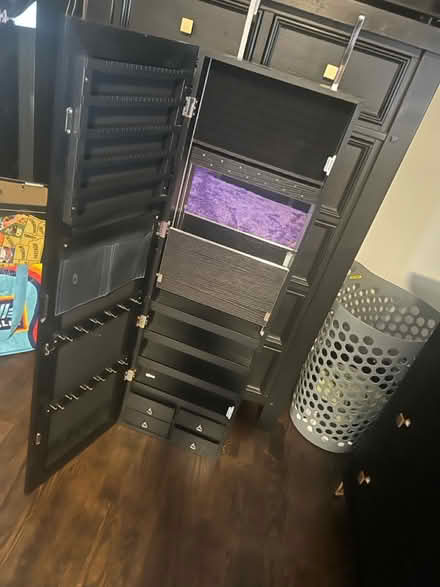 Photo of free jewelry mirror organizer (Tuckahoe, NY) #2