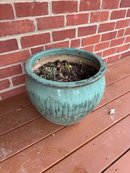 Photo of free Plant pot (Shirlington area) #1