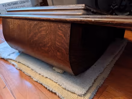 Photo of free Sewing machine topp (leslieville) #2