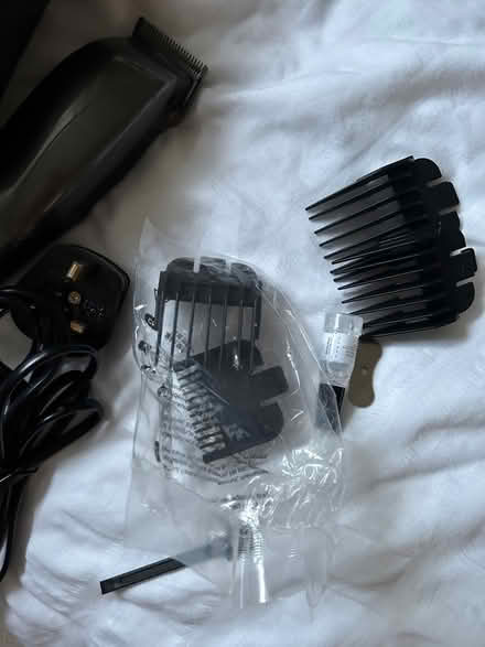 Photo of free Wahl clippers with attachments (ware SG12) #3