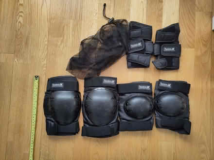 Photo of free Set of knee/elbow/wrist pads (Wandsworth Common SW12) #1