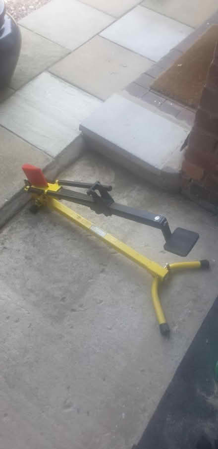 Photo of free Log spliter (burtonwood) #2