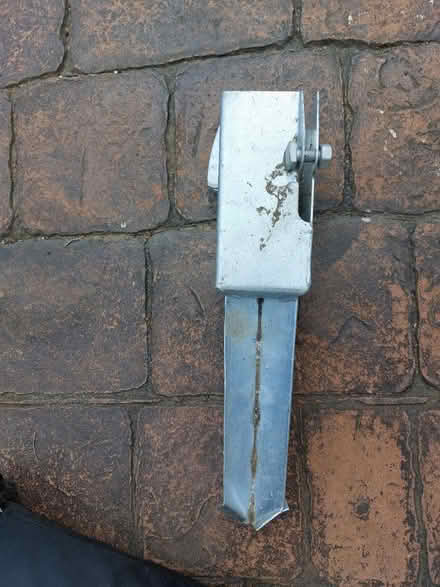Photo of free 75mm fence shoe (Po7) #1