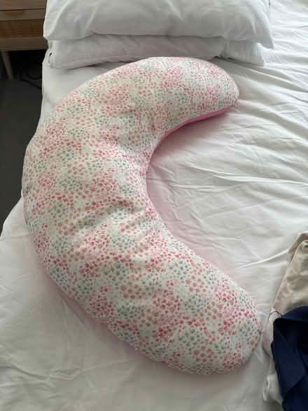 Photo of free Baby feeding pillow (TW12, Hampton) #1