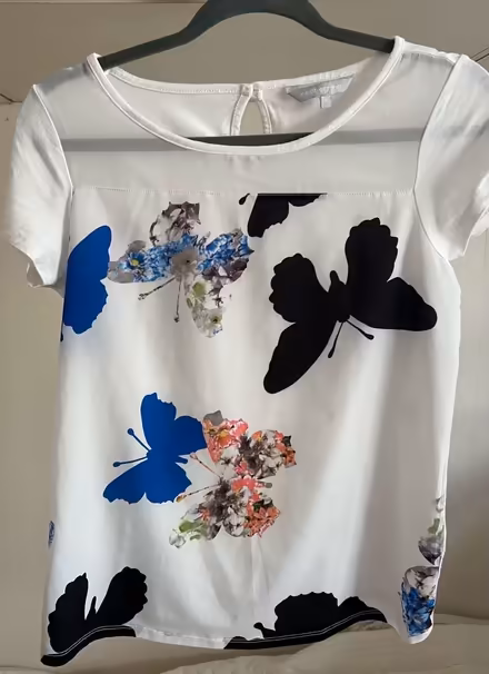 Photo of free Women top size 8 (TW2) #3