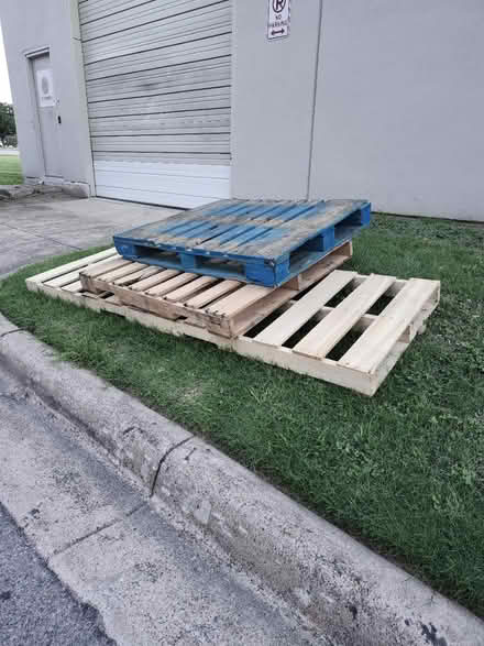 Photo of free Pallets (76102) #1