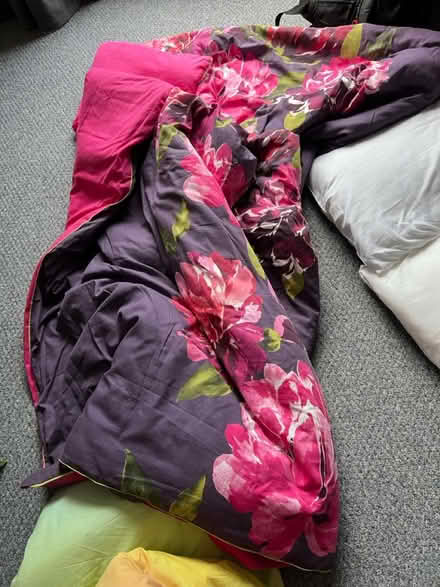 Photo of free 10.5 Tog King Size Duvet with Cover (Dunfermline KY12 9) #1