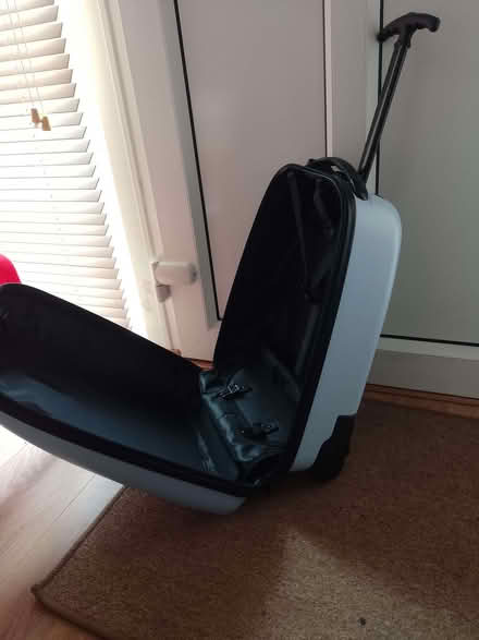 Photo of free Light blue travel case (spaldwick PE28) #2