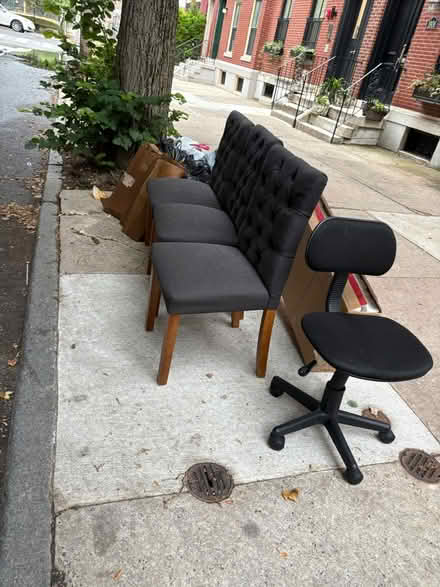 Photo of free Curb alert Office and dining chairs (Philadelphia pa) #1
