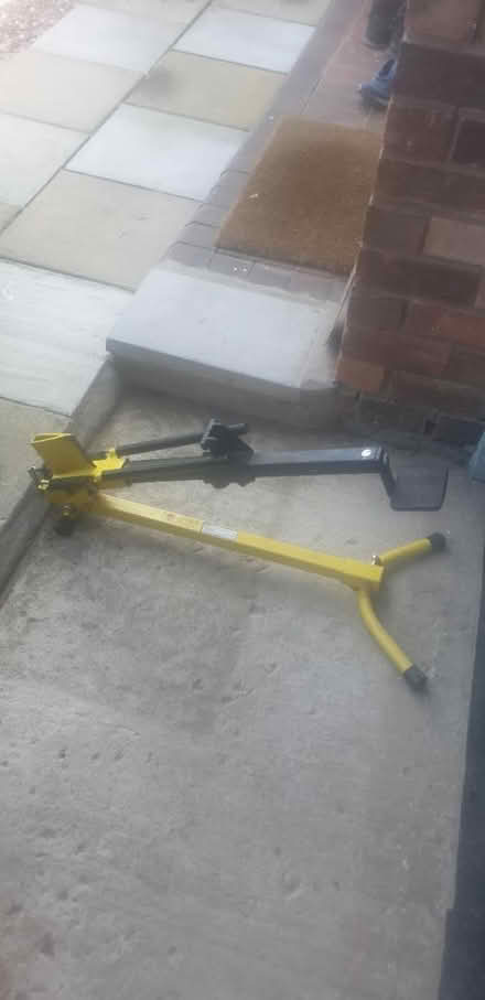 Photo of free Log spliter (burtonwood) #1