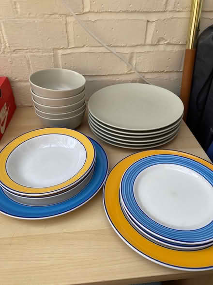 Photo of free Various plates and bowls (Barrow upon Soar LE12) #1