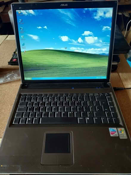Photo of free Very old Asus Windows XP Pro laptop (Apley TF1) #1