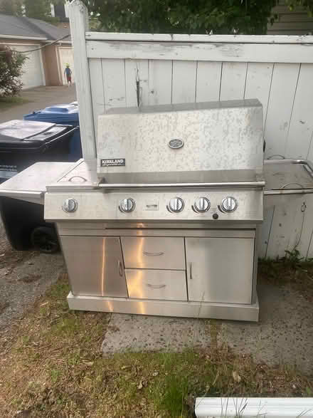 Photo of free Kirkland Outdoor BBQ (Mons Avenue SW. Calgary AB.) #1