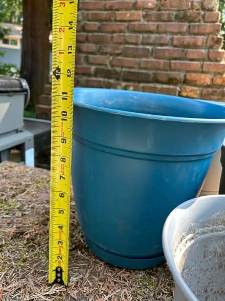 Photo of free Plastic plant pots (Lake Forest Park) #1