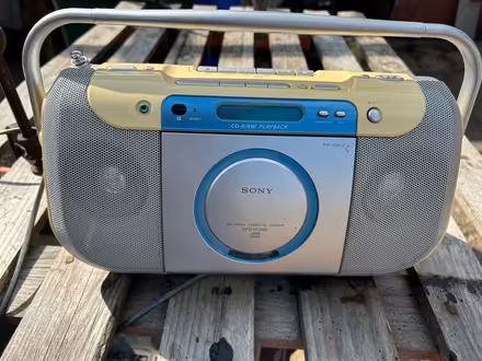 Photo of free Sony portable music centre. (Gedling NG4) #1