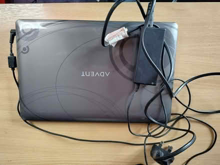 Photo of free old "Advent" net book laptop running Linux (Apley TF1) #1