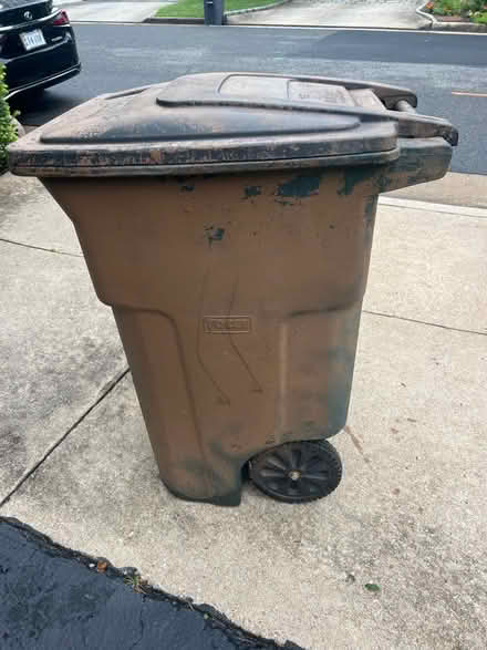 Photo of free 64 gallon trash bin (Swan Terrace & Fort Hunt Rd) #1