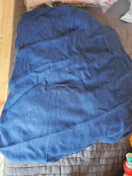 Photo of free King size fitted sheet (SW16 (streatham common)) #1