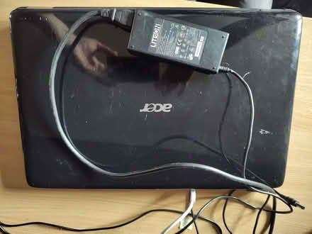 Photo of free Massive Acer 19 inch laptop running Linux (Apley TF1) #2