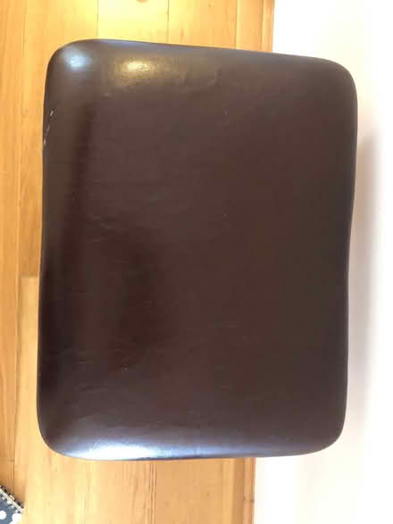 Photo of free Oak legged stool (Northchurch HP4) #2