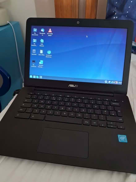 Photo of free Asus Chromebook running Linux Q4OS (Malin Bridge S6) #1