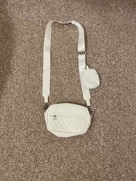Photo of free Ladies White Cross Body Bag (Appleton) #1