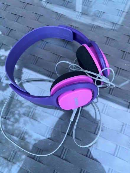Photo of free Headphones and wallet (MK17) #2