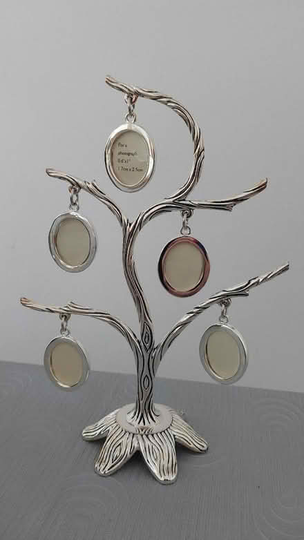 Photo of free Family Tree Photo Frame (Ealing Pitshanger W5) #1