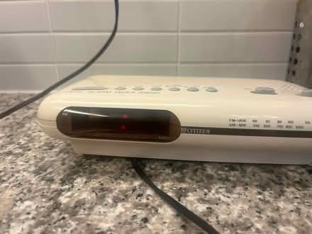 Photo of free Citizen Brand AM/FM Clock Radio (Midtown) #1