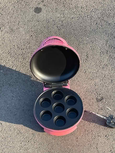 Photo of free Muffin maker (Bushey nr Bushey Country Club) #2