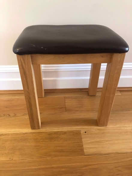 Photo of free Oak legged stool (Northchurch HP4) #1