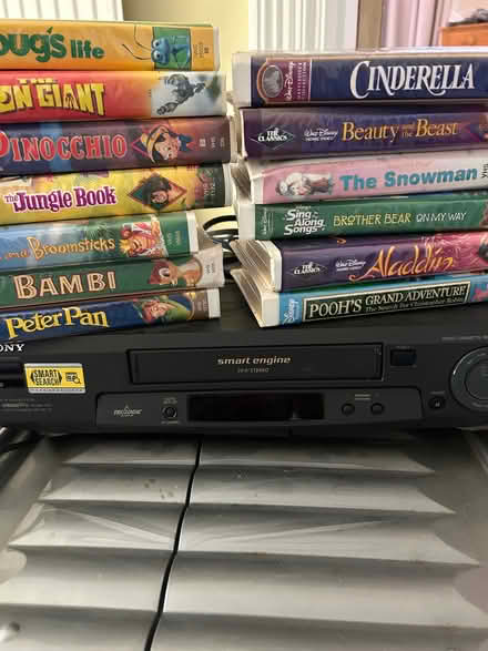 Photo of free VHS player and tapes (De Parys MK40) #1