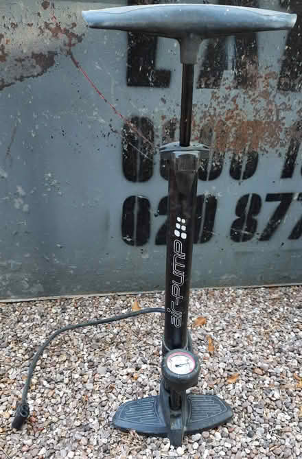 Photo of free Tyre inflator (Chislehurst) #1