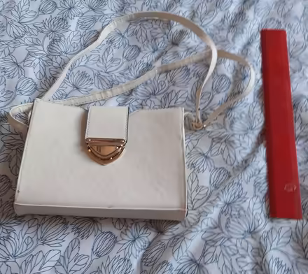 Photo of free 2 handbags (Wokingham RG40) #2