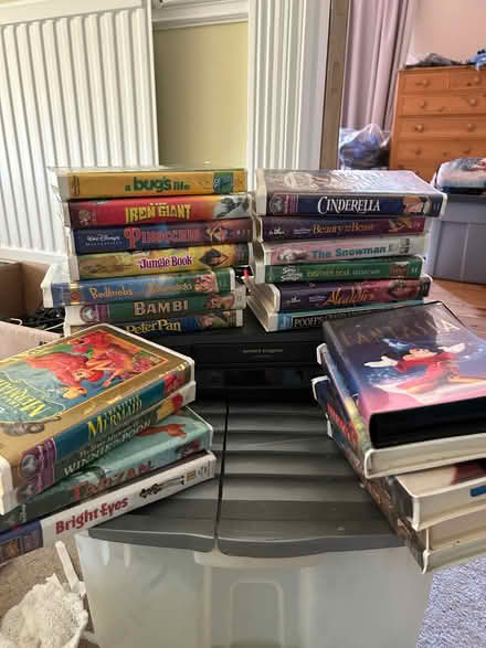 Photo of free VHS player and tapes (De Parys MK40) #2