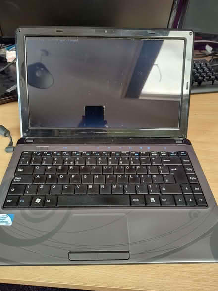 Photo of free old "Advent" net book laptop running Linux (Apley TF1) #2
