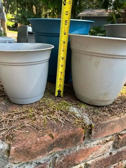 Photo of free Plastic plant pots (Lake Forest Park) #4