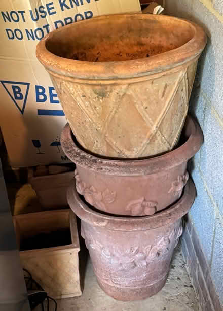 Photo of free Various beautiful terracotta garden pots (Beaconsfield HP9) #1