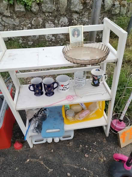 Photo of free Various items on outside shelves (Pathead EH37) #3