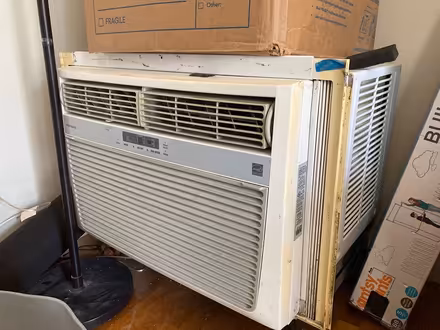 Photo of free Frigidaire Window AC 25000BTU (Lincoln, Concord, Bedford) #1
