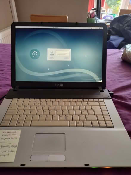 Photo of free Old Sony Viao laptop running Linux (Apley TF1) #2