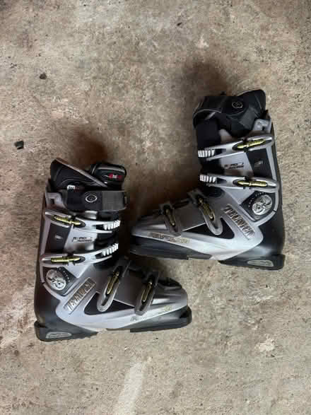 Photo of free Ski boots women’s size 7’s (Penn HP10) #2